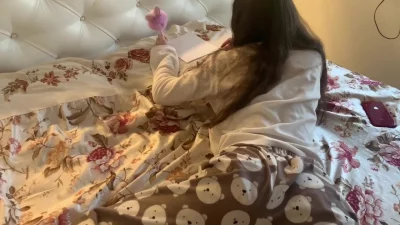 美女吃鸡啪啪身材不错大奶子白虎鲍鱼小母狗塞着肛塞抓着尾巴被无套输出内射爽叫不停