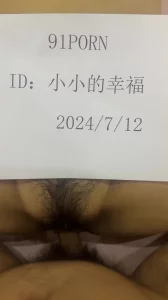 kpkp69com00后嫩妹白丝女友宿舍给我足交